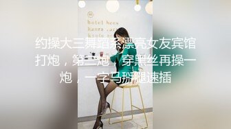 高颜值粉嫩美乳妹子和炮友啪啪，吸奶头揉搓骑乘抽插呻吟娇喘非常诱人!