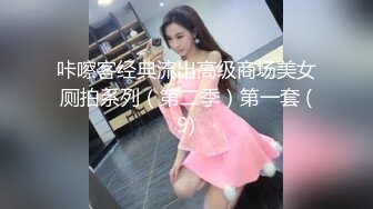 20岁美乳小美女黄瓜插穴，两个圆润奶子，一撮毛超极品粉嫩小穴