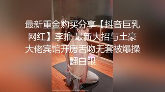 居家爆操性感学姐，射在她背上