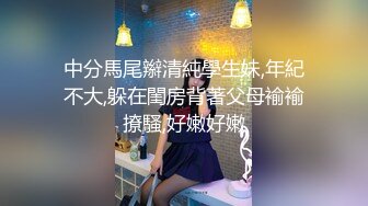 帅小伙约操娇小身材骚骚美女，迫不及待解开内衣，细腰美乳舔弄口交，扶着屁股猛顶，正入爆插小穴浪叫