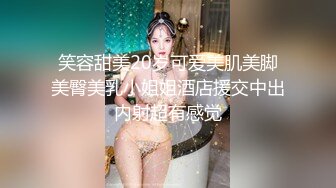 【新速片遞】  酒吧女厕偷拍可爱嫩妹❤️边吸烟边聊天加上尿尿