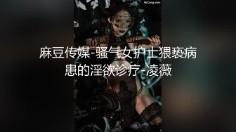  地板上猛操刚参加完漫展的模特小女友完美露脸