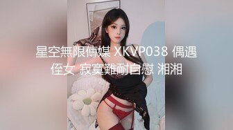 俩型男和少妇玩起人体三明治大鸡巴操着女人逼后面又被大屌干自己屁眼究竟谁最爽啊