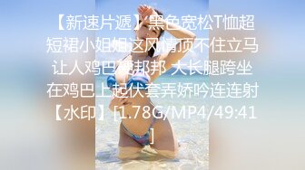  气质甜美长发小姐姐浴室洗澡大战头套男，按头交舔屌，坐上来扶着双手JJ插入