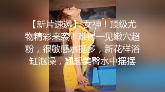  淫妻3P 两根棒棒一起吃 换上单男送的红边黑丝真的更显身材 被两个帅哥夹在中间猛操