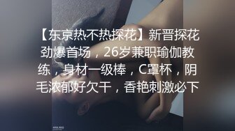 火车站大厅一路跟踪尾随偷拍可爱眼镜妹子