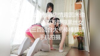 【角色扮演】艾米丽·贝尔 (Emily Belle) 穿着性感的角色扮演向您发起进攻。她想要你的鸡巴