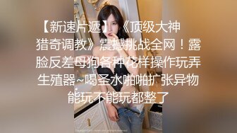 偷拍美女裙底风光 成都车展银色连衣裙细高跟极品美女，白色窄内 UR级反差骚货黑丝筒袜配情趣开档内裤