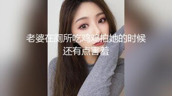 眼镜大奶少妇和纹身小哥双人啪啪 换上黑色网袜口交骑乘