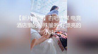 从后面拍老婆茂密的穴，想插吗