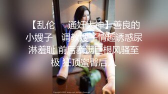 大奶子顶级尤物，手机播放着AV助兴，一下子就来性趣了，自慰滋滋滋地喷水