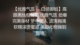 【姐弟乱伦】兽性大发把美臀姐姐按在厕所干，回到家再让调教好的姐姐穿上黑丝护士服直接内射