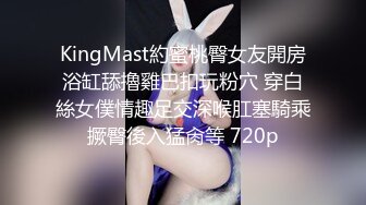 抠逼时弄疼了后面不是很配合了,男的抱着小翘臀狠狠抽