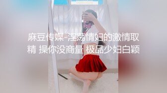 白嫩古典美少妇浴缸里泡沫留在光滑肌肤上轻轻按摩真是迷人