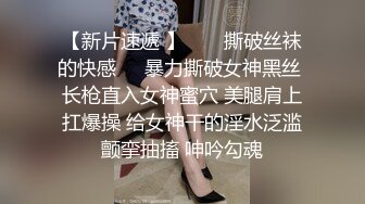  大奶熟女阿姨 跟老公打着电话被强上了 被小哥哥操的很舒坦