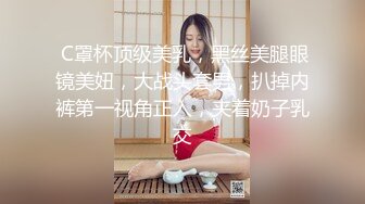 眼镜可爱萌妹子白皙皮肤诱人美乳全裸自慰，坚挺奶子跳蛋塞逼自摸无毛嫩穴