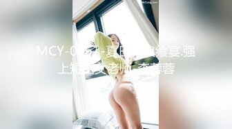 美女酒吧被人灌醉带到厕所口交