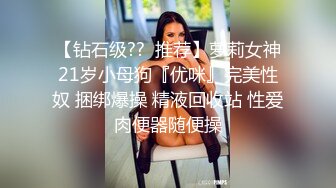 胖大哥的00後童颜小媳妇,长相清纯可爱,不看肚皮上的刨妇产留下的刀疤,很难想象妹子已经结婚生子了