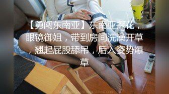 SPA女子养生馆女技师忽悠顾客做特殊服务，让小哥在按摩床上玩双飞，一个舔鸡巴一个舔乳头，让小哥草爽了