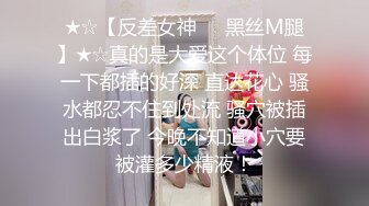 【新片速遞】  颜值很高的萝莉小美女露脸诱惑狼友，跟小哥哥发骚，鸡巴上倒上草莓酸奶口交，无毛白虎逼道具抽插舔逼舔菊花