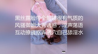  极品圆润肥臀少妇夫妻居家啪啪，性感开档黑丝跪着深喉交，翘起大屁股后入抽插