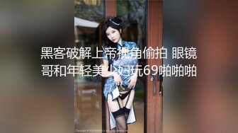 最新全镜偷窥高校眼镜学妹嘘嘘