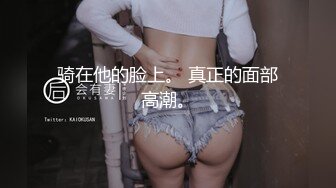    小黑鸭开盲盒寻欢，开到个丸子头小少妇，口活真的棒吸的老哥爽叫，抬起大白腿猛操，扶着屁股后入撞击