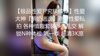 极品尤物网红美女！赚钱还网贷！贫乳苗条身材，无毛肥唇美穴，翘起双腿，振动棒抽插，极度诱惑