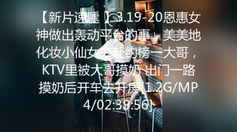 骚货开着门在床上吃鸡还不够刺激直接跪在门口 被巡楼的保安看到 骚货听到开门声有人来了舔的更卖力 可惜保安没停下加入战斗