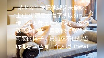 顶级纯天然美乳花臂纹身外围极品女，扒掉内裤小背心，揉捏两个大奶子