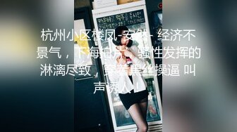 极品厕拍极品时尚靓女黑色高筒靴小高跟美鲍鱼展