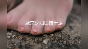 【新片速遞】  熟女阿姨3P 嘴吃逼操 这阿姨也太敏感 操几下把床都喷湿了