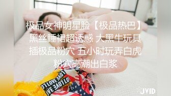 老板儿子享受员工老婆这人妻阴道滑滑的好多水后入式操逼可能是鸡巴太短了老滑出来估计是喂不饱这妹子