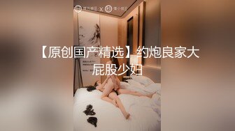 气质尤物骚美女，勾搭按摩男技师，包臀裙黑丝袜，掏出奶子揉捏，还吸了吸，解开裤子撸，技师想要插入