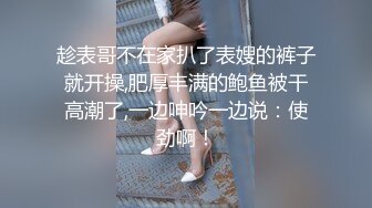 皮肤白皙性感的三线小嫩模被4男众筹高价约到家中玩