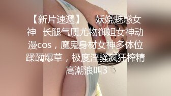 地攤上偷拍到的絕色美女,情趣白絲襪和極少見的透明藍色內內太挑逗誘人