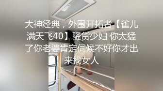 褕情50多岁家老阿姨,年龄这麽大,奶子还这麽挺,主动帮大哥带上套坐上去