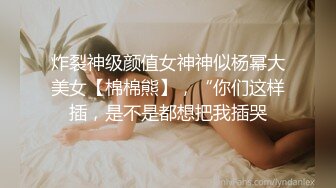 景区女厕全景偷拍眼镜美女逼口大开 逼洞清晰可见