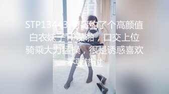 身材一流的超漂亮美女与情人宾馆做爱时被服务员安装的摄像头偷拍,B毛真旺！