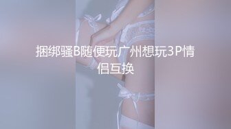 亞裔情色實況主littlesubgirl拿著塑膠肉棒自慰，表情嫵媚！