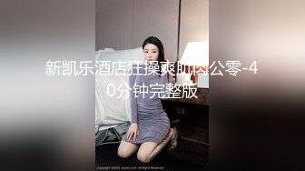 最新厕所偷窥高颜值牛仔裙美眉嘘嘘