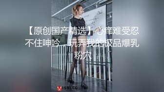   很猛的大哥草嫂子 按脑袋往嘴里塞鸡巴 暴力抽插内射中出 在玩炮击弄她逼