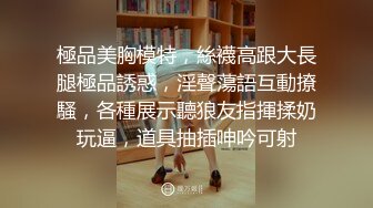 路边公厕偷拍短发美女的微小嫩逼 带个大口罩跟到单位补张脸照