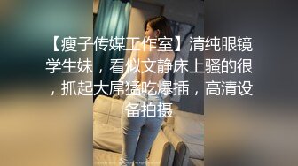 颜值小妹下海直播首秀，全程露脸清纯粉嫩乖巧可爱，听狼友指挥脱光了互动撩骚，揉奶玩逼掰开给狼友看真嫩啊