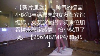 獨自逛商場豹紋丁字內騷女,豐滿鮑魚讓人抓狂