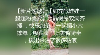 两个大哥哥大战一个美少妇，玩三P挣着换着吃屌,最后特写看屁眼