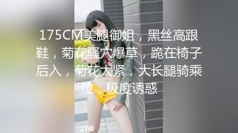 拖地黑长裙极品美眉