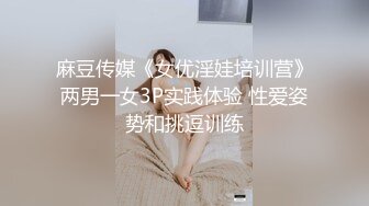 【新片速遞】网红小脸美女，私下福利，蕾丝情趣内衣，一件一件脱，裸舞很有感觉！