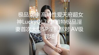  大白极品肥臀新人少妇夫妻居家啪啪，跪着按头交开档黑丝，翘起屁股后入撞击