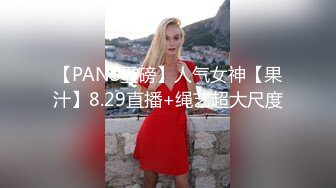 颜值不错的二次元美眉漫展空闲在后台自拍紫薇 逼逼粉嫩好诱惑